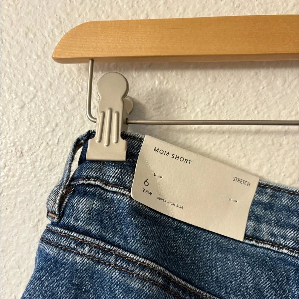 American Eagle Denim Mom Short New With Tags size 6 - Picture 5 of 8